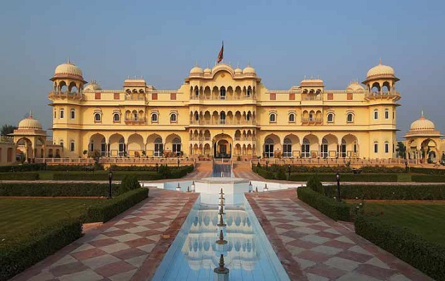 best luxury hotels in Ranthambore