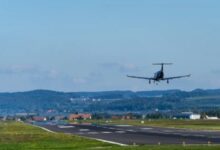 How do I speak to a Live Person at Expedia?